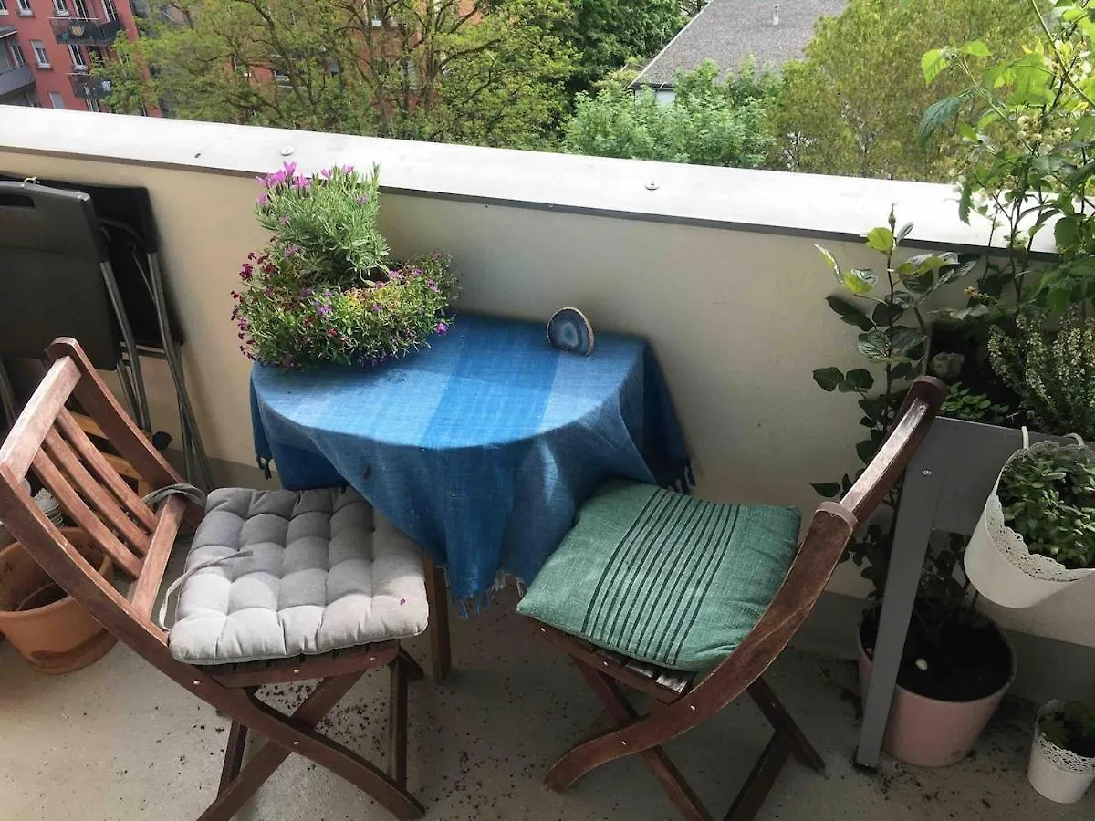 Schoenes Apartment Mit Grossem Balkon Munich